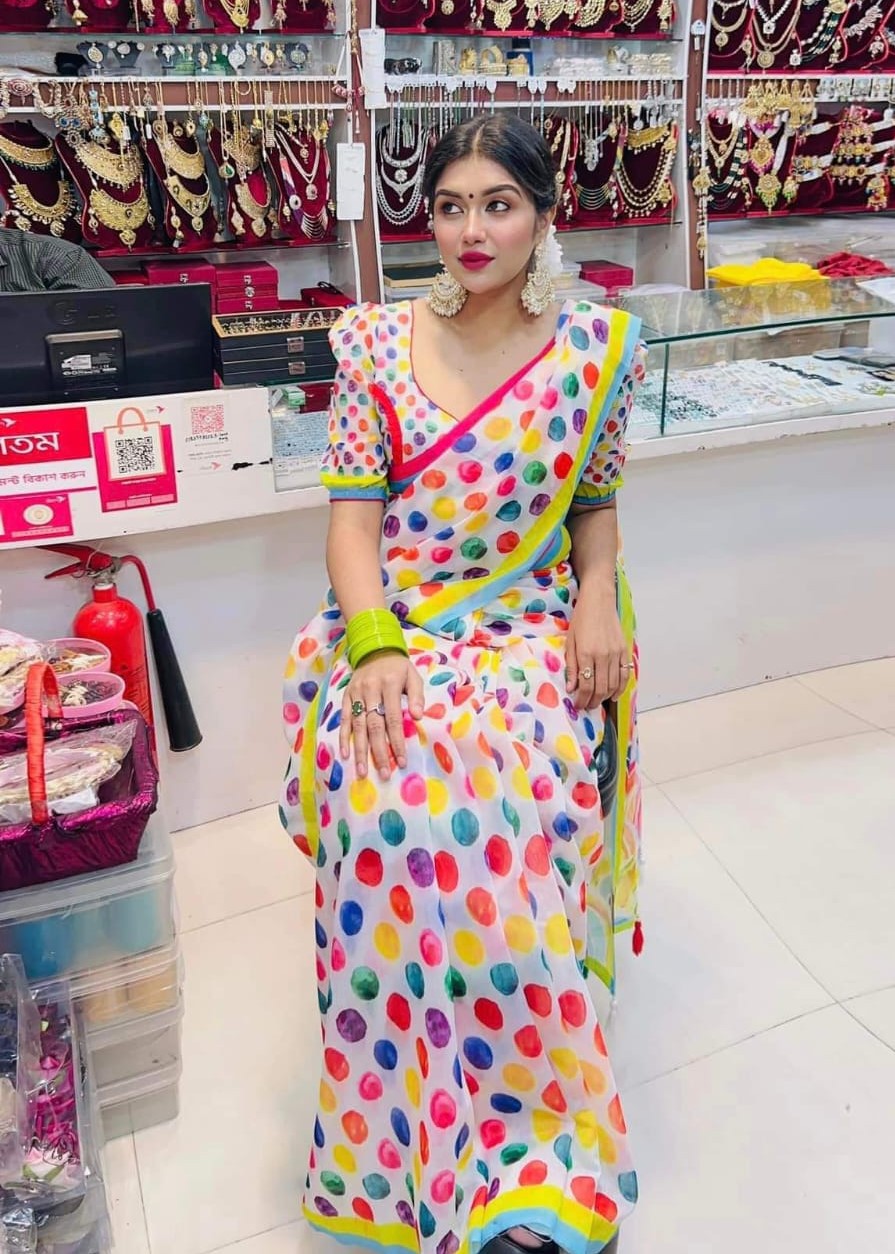New Viral Attractive Elegant Saree