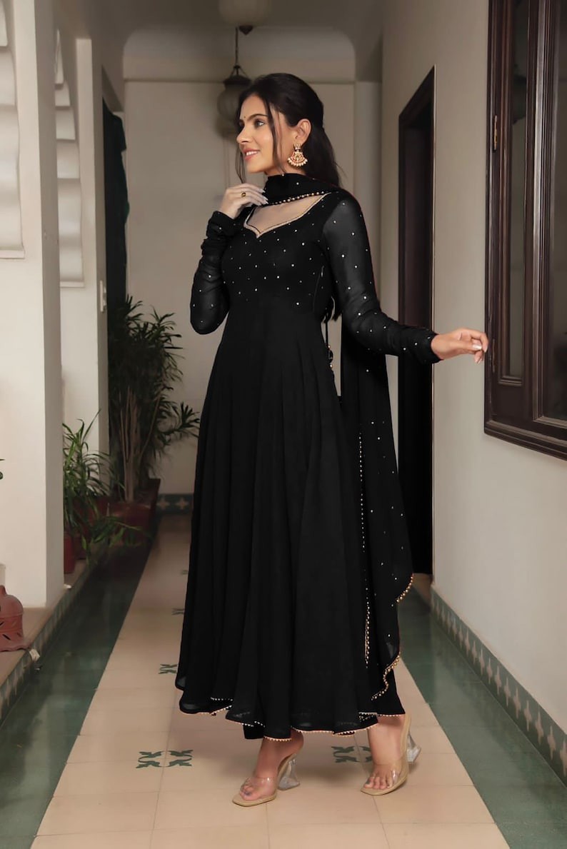 Black georgette plain heavy flair party wear gown (6)