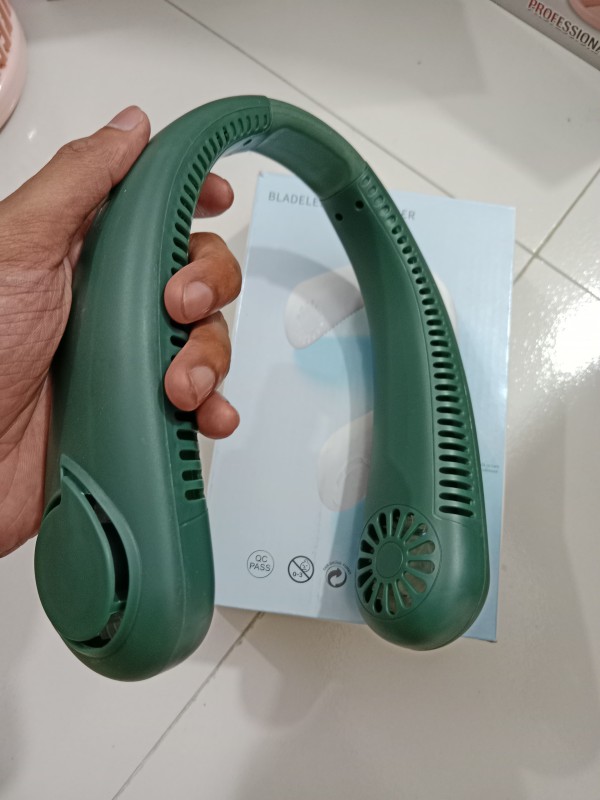 Bladeless Neck Cooler fan (1)