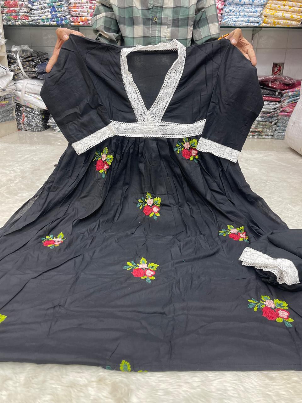 Gown Embroidery 2 piece