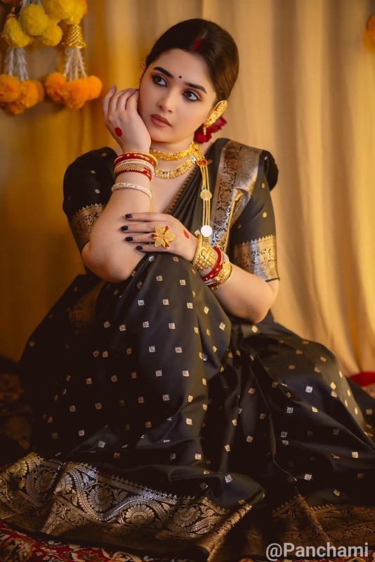 Royal Dupion Silk Saree with Designer Blouse Piece