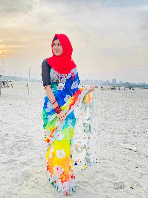 New Viral Attractive Saree