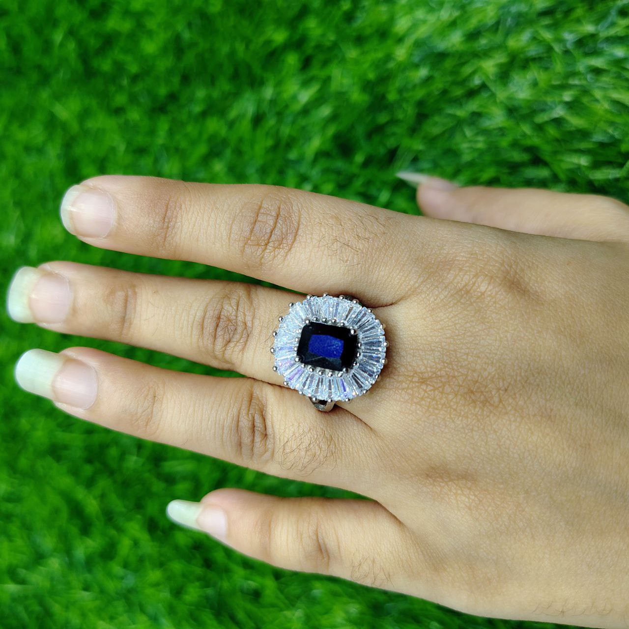 Emerald Radiance Luxury Ring