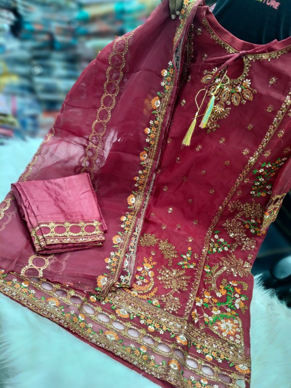 Pakistani Charm 4-Piece Tissue Collection