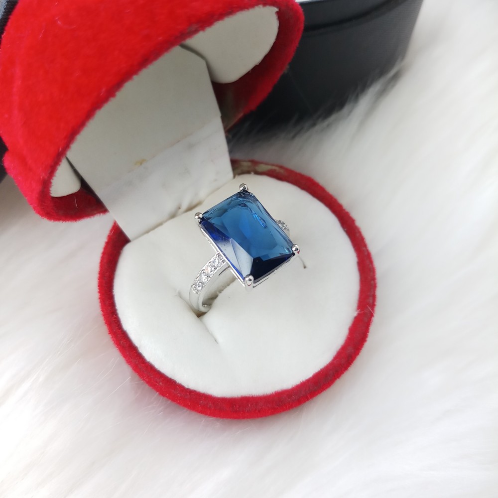 Chowtushkoni Dyuti Women's Ring