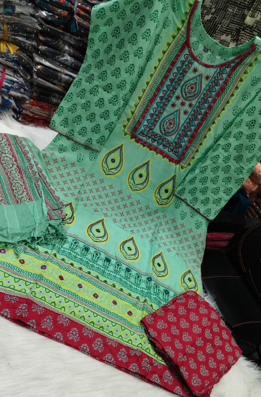 Aarong Batik Graceful Set