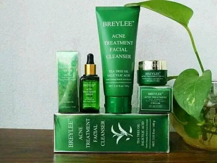 Breylee Acne Treatment Set 4pcs (Facial Cleanser, Acne Gel, Serum ,Cream)