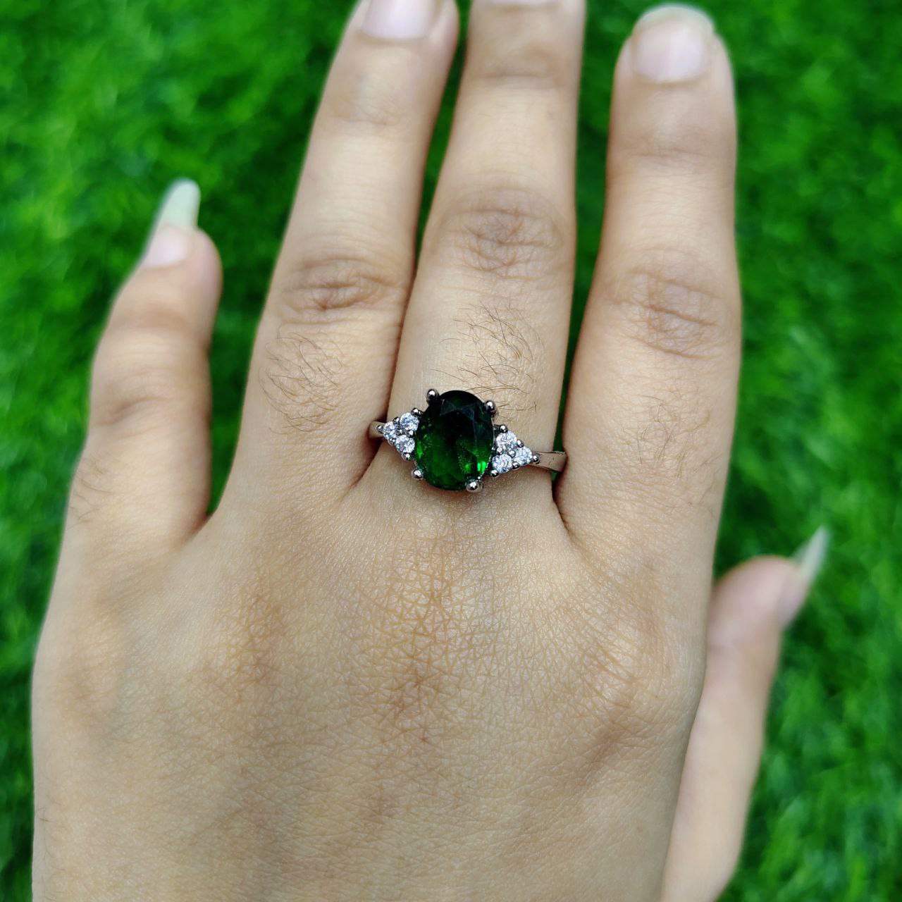 Emerald Shine Classic Ring
