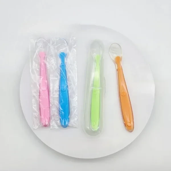 1pcs Multicolor Soft Head Cute Baby Silicone Spoon BPA Free Non-toxic Newborn Training Long Handle Baby Eating Spoon