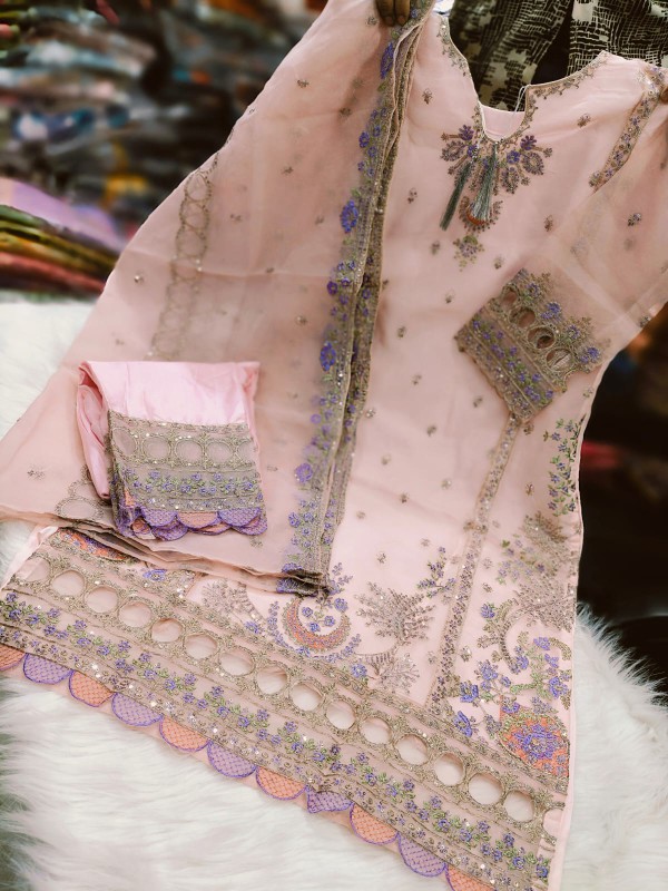 Pakistani Heritage 4-Piece Tissues