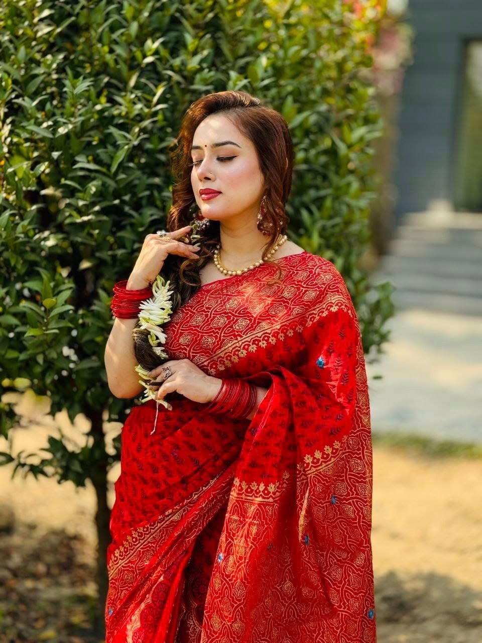 Elegant Vibe Semi Muslin Saree