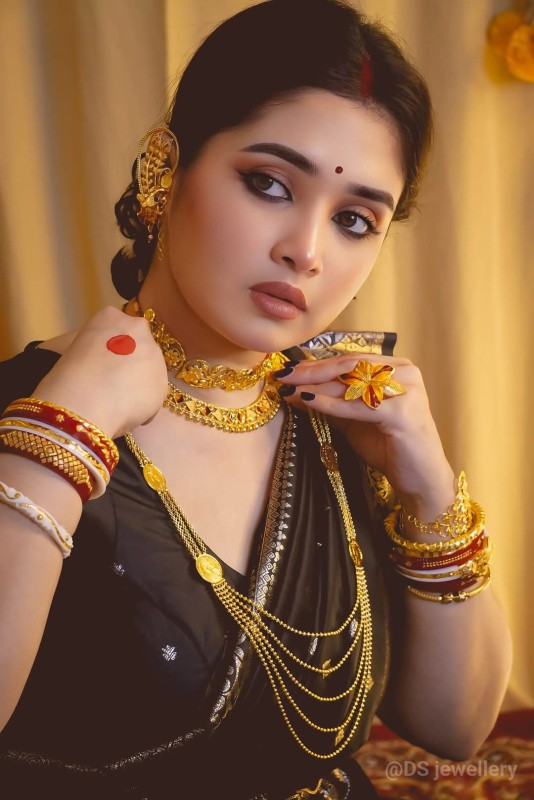 Royal Dupion Silk Saree with Designer Blouse Piece