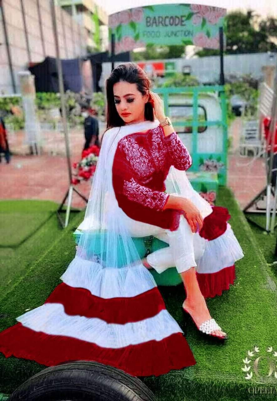 Tissue embroidery three-piece