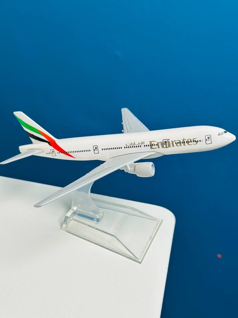 Emirates Airways Boeing 747 Metal Aircraft – 16 cm